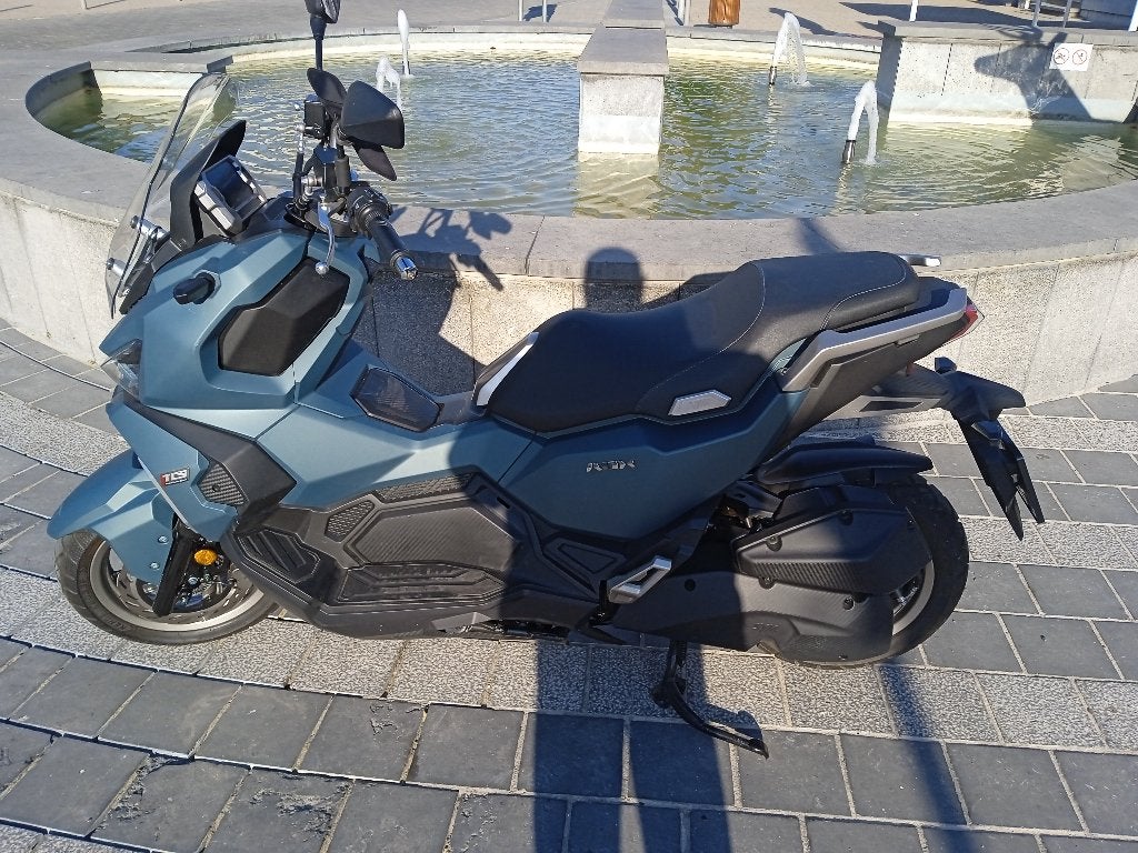 adx sym 125cc 1300km, 125 cm³, Comme neuf, Enlèvement, Essence