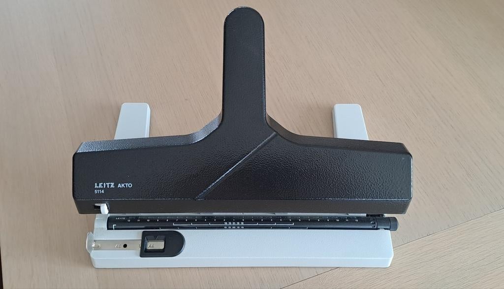 Perforator leitz, Ophalen