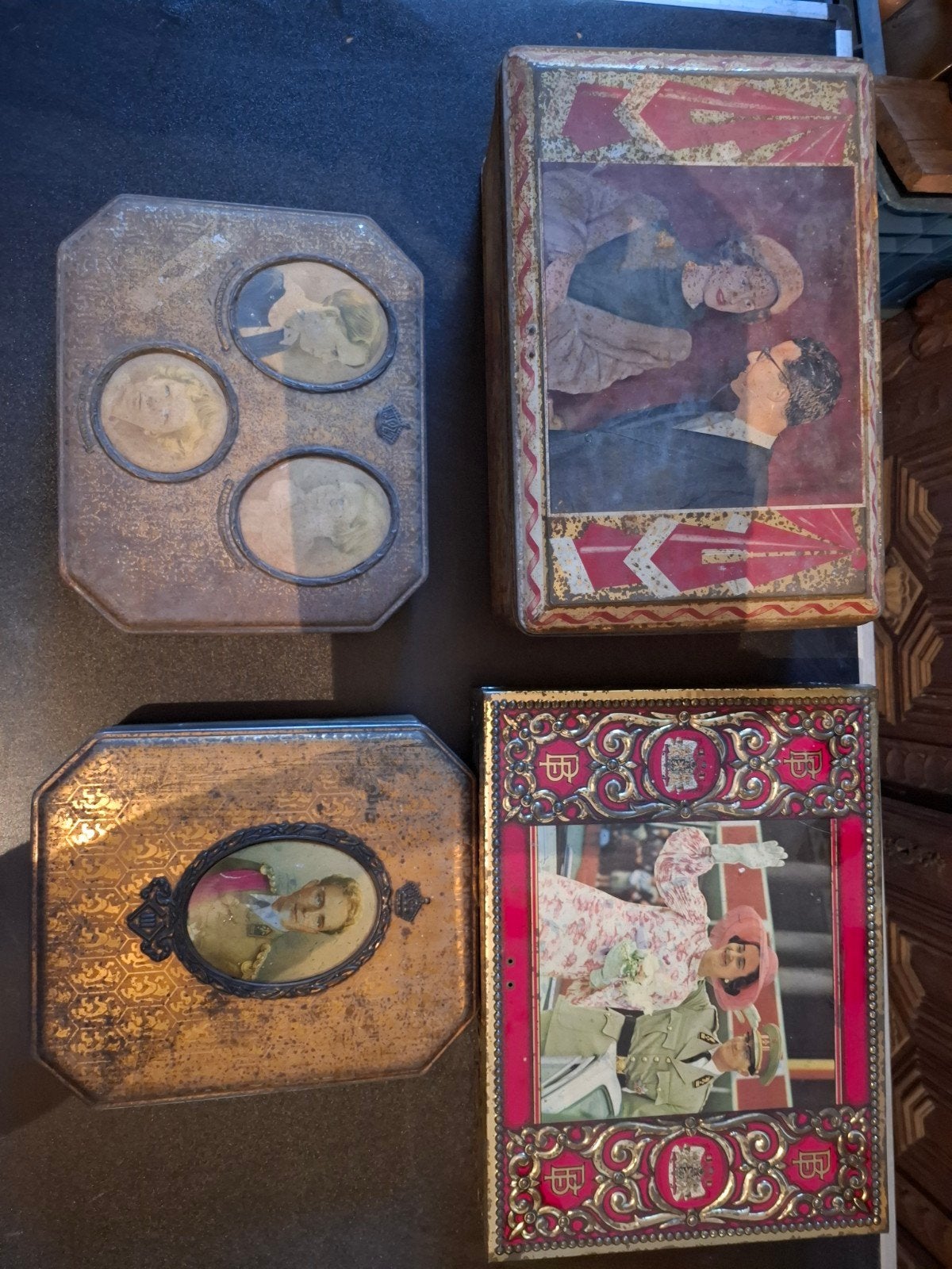 lot de 4 boîtes famille royale, Collections, Enlèvement, Utilisé