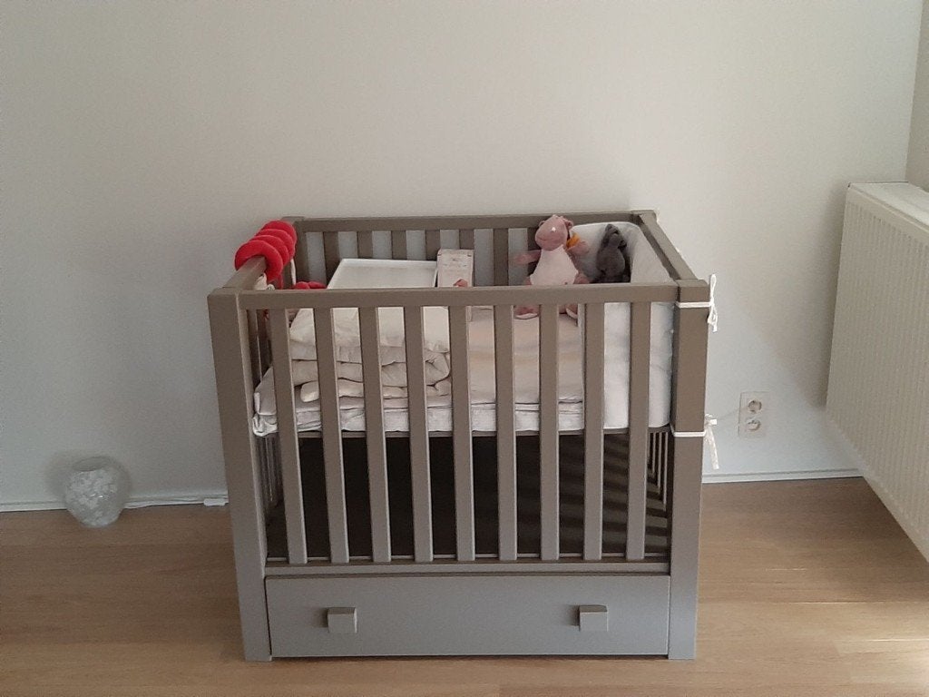 Parc pour bébé gris élégant avec tiroir spacieux en bas, Enlèvement, Comme neuf, Rectangulaire, Réglable en hauteur