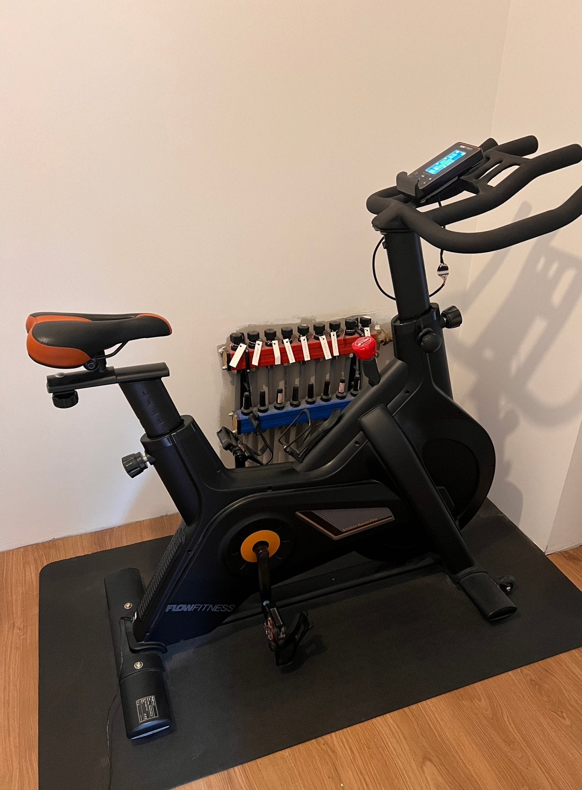 Flow Fitness Stelvio Racer Pro i spinningfiets + beschermmat, Ophalen, Zo goed als nieuw, Spinningfiets