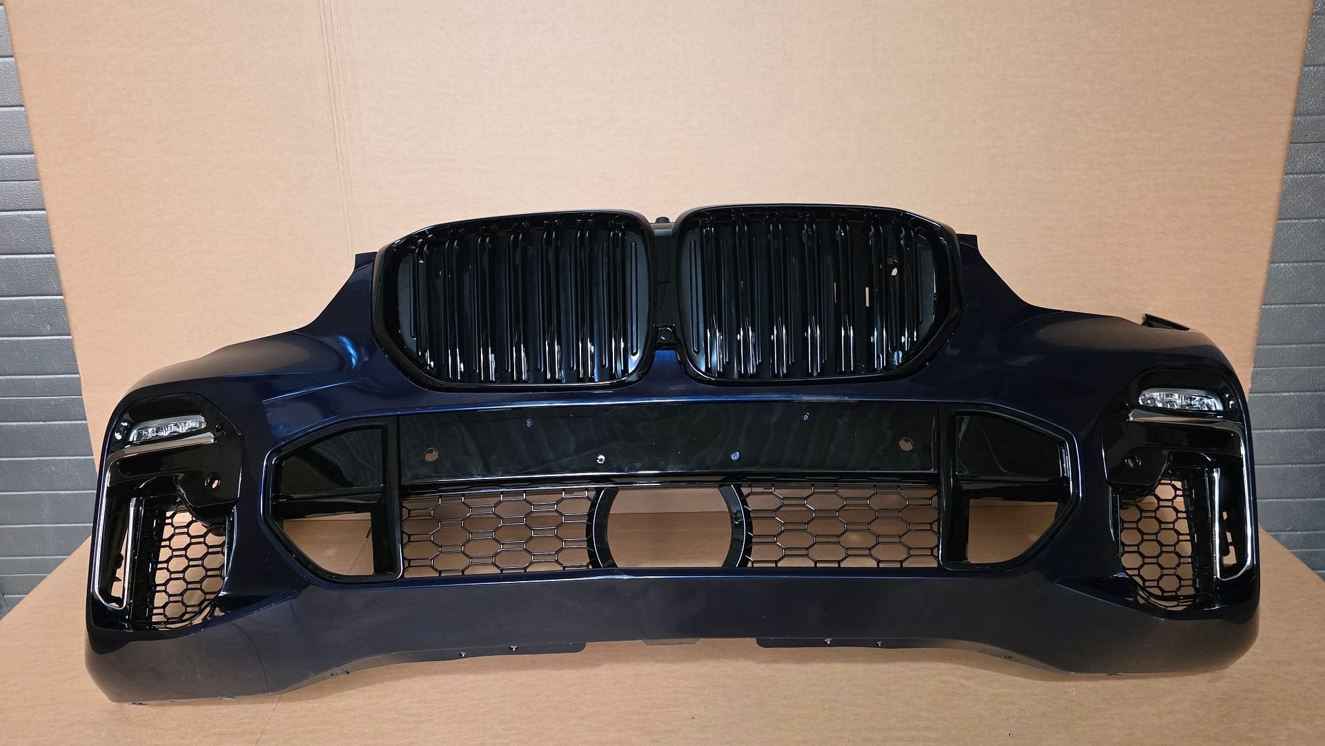 Voorbumper BMW X5 G05 M PAKKET ORGINEEL BUMPER bj.2018, Gebruikt, -, Voor, Ophalen of Verzenden