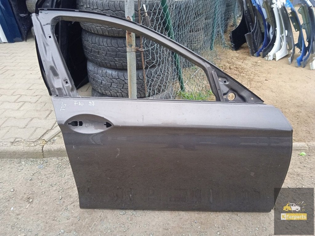BMW F10 rechter voorportier, Auto-onderdelen, Petuelring 130
80788  Munich, DE, Gebruikt, Deur, Info@bmw.de