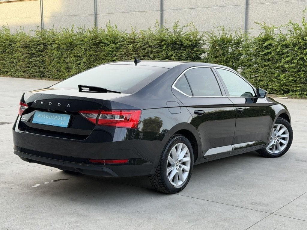 Skoda Superb 2022 - 19862km Automaat Apple CarPlay Camera, Autos, Skoda, Cuir, Achat, Entreprise, Entretenue par le concessionnaire