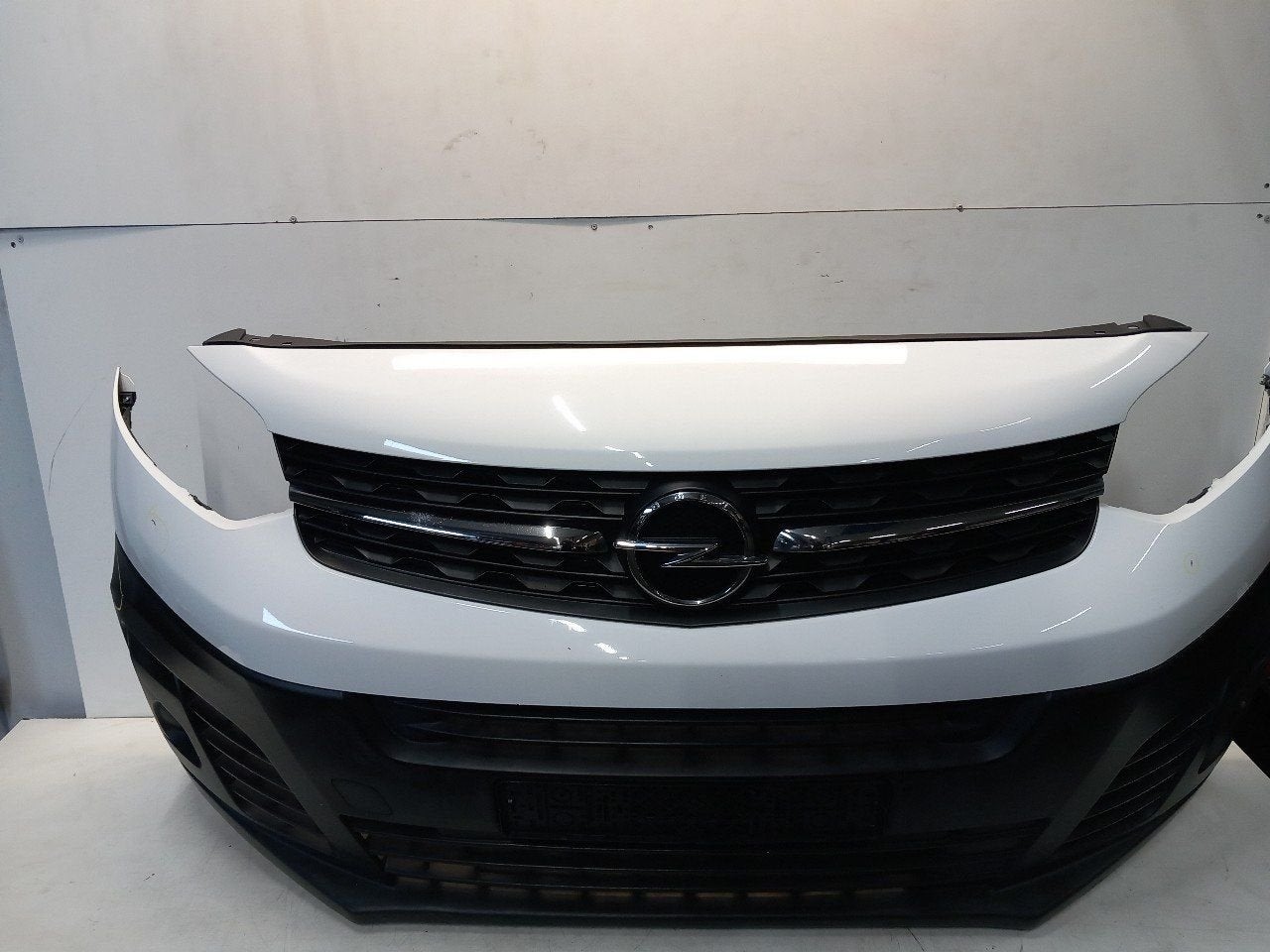 Bumper voor Opel Vivaro, Onderdelen@venauto.nl, Van der Ven Autorecycling B.V., Ettenseweg 76, 4706 PB Roosendaal, The Netherlands