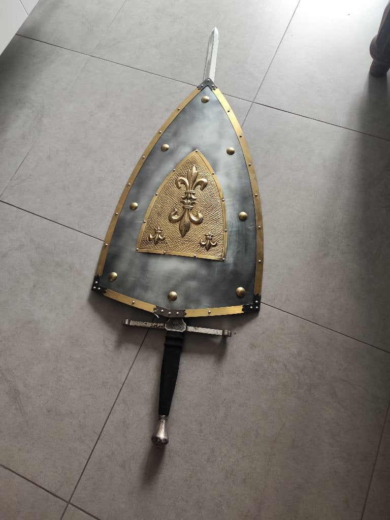 Middeleeuws schild + zwaard – decoratief / replica, Ophalen