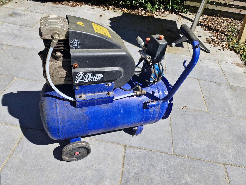 Compressor, Doe-het-zelf en Bouw, Compressors, Ophalen, Gebruikt, 6 tot 10 bar, Minder dan 200 liter/min