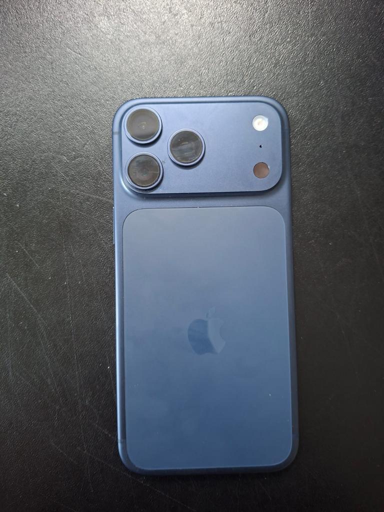 iPhone 17 Pro Max Comme Neuf – Batterie 100% – Mars 2026, Télécoms, Téléphonie mobile | Apple iPhone, 256 GB, Autres modèles, Comme neuf