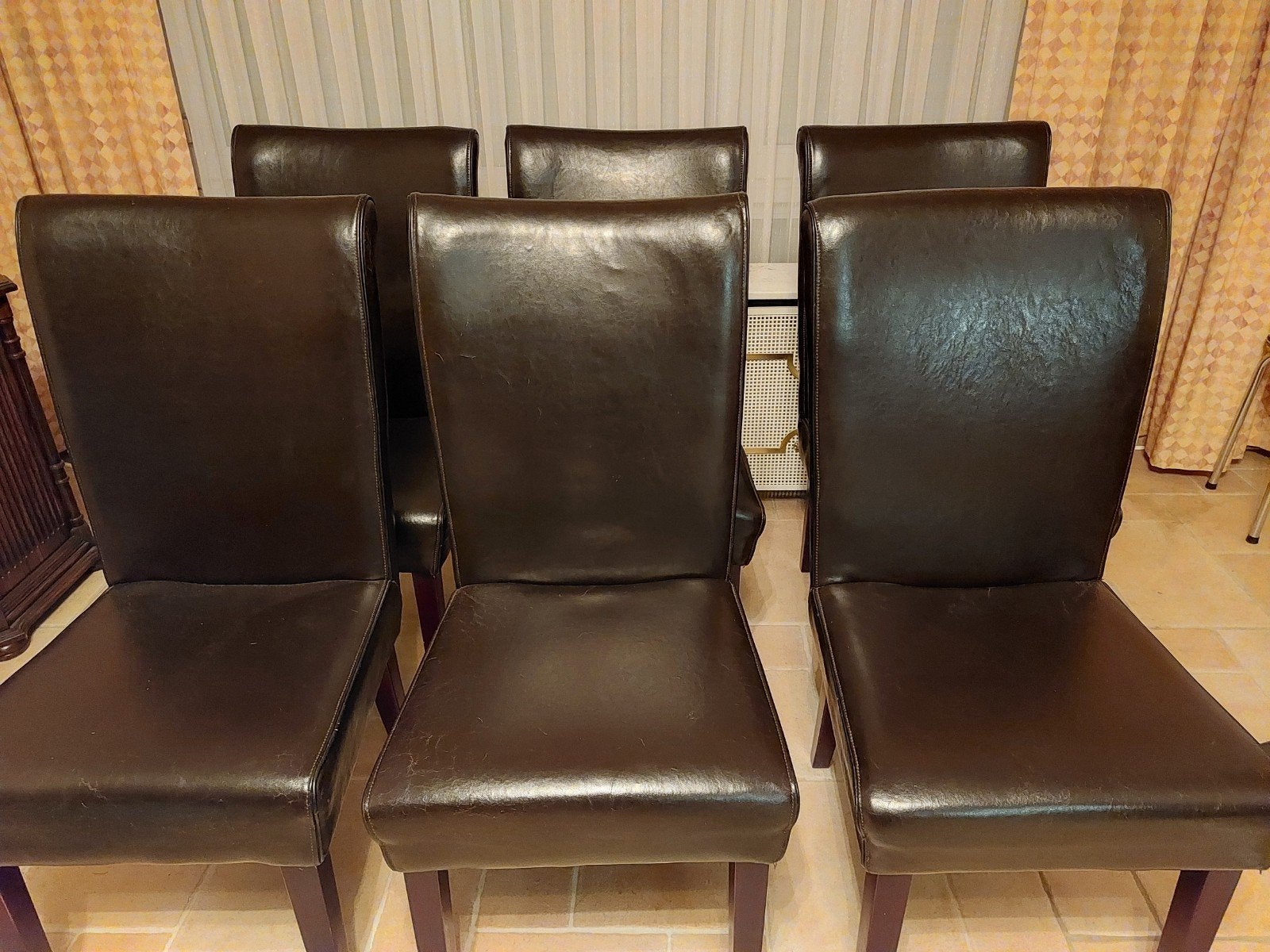 Spotprijs: 6 comfortabele stoelen in lederlook., Ophalen