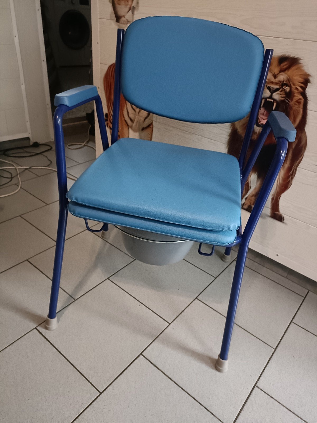 Chaise percée avec Seau hygiénique 53cm d'assise, Divers, Enlèvement