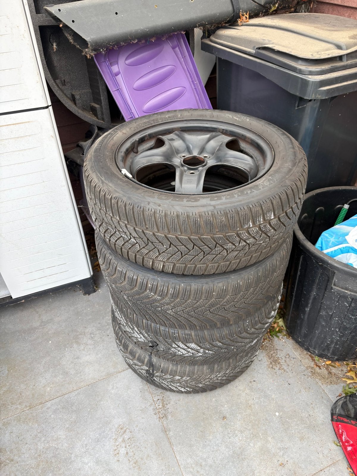 Winterbanden met velgen 215/55R16, Auto diversen, Ophalen, Zo goed als nieuw