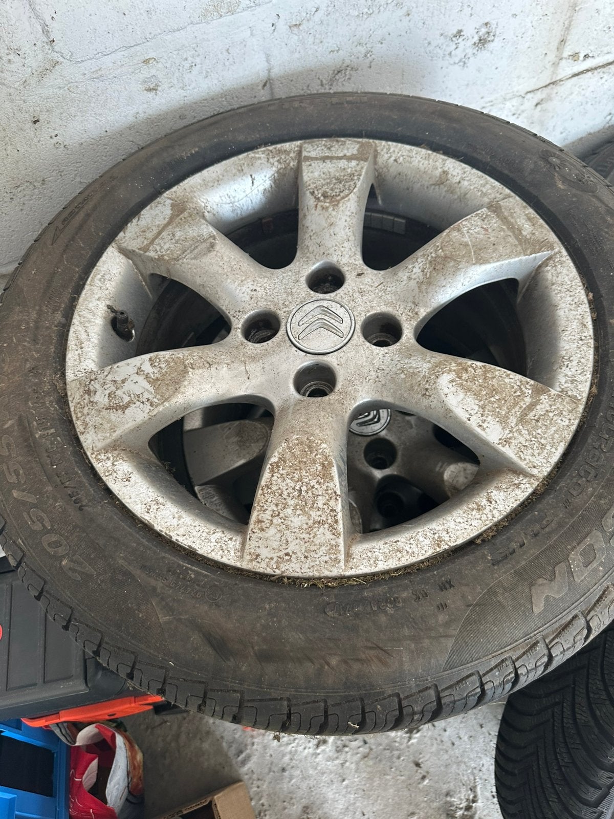 Roues hivers 4 pour Peugeot ou Citroen 4 trous, Autos : Divers, Enjoliveurs, Enlèvement, Comme neuf