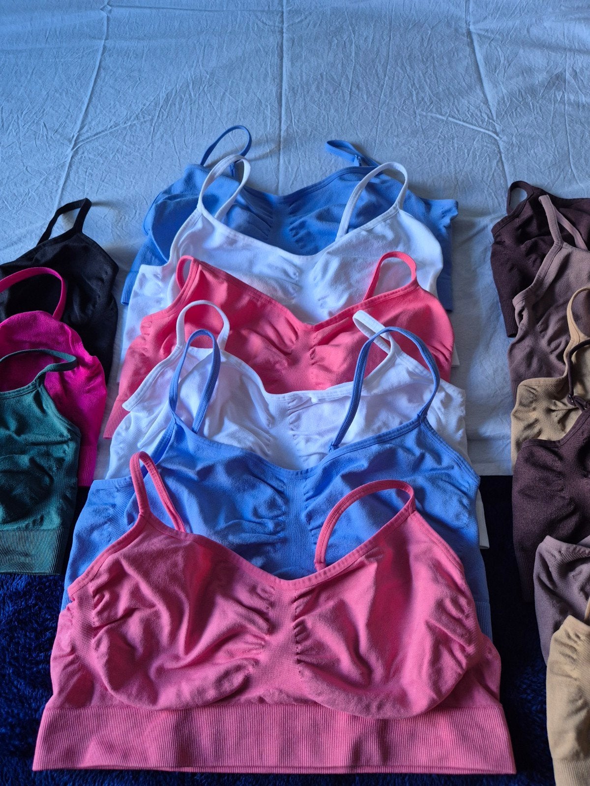 Lot de 15 brassieres plus trois culotte taille L, Kleding | Dames, Ondergoed en Lingerie, Ophalen