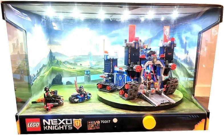 Lego nexo knights 70317 met draaiplateu/ schowroommodel, Hobby en Vrije tijd, Modelbouw | Overige, Ophalen, Zo goed als nieuw