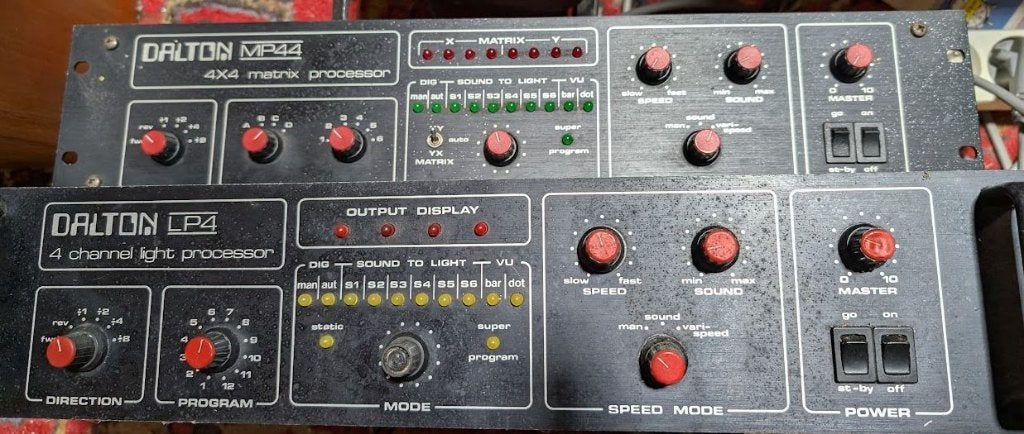 Processeurs d'éclairage Dalton MP44 et LP4, Musique & Instruments, Lumières & Lasers, Utilisé, Autres types, Commande sonore, Enlèvement ou Envoi
