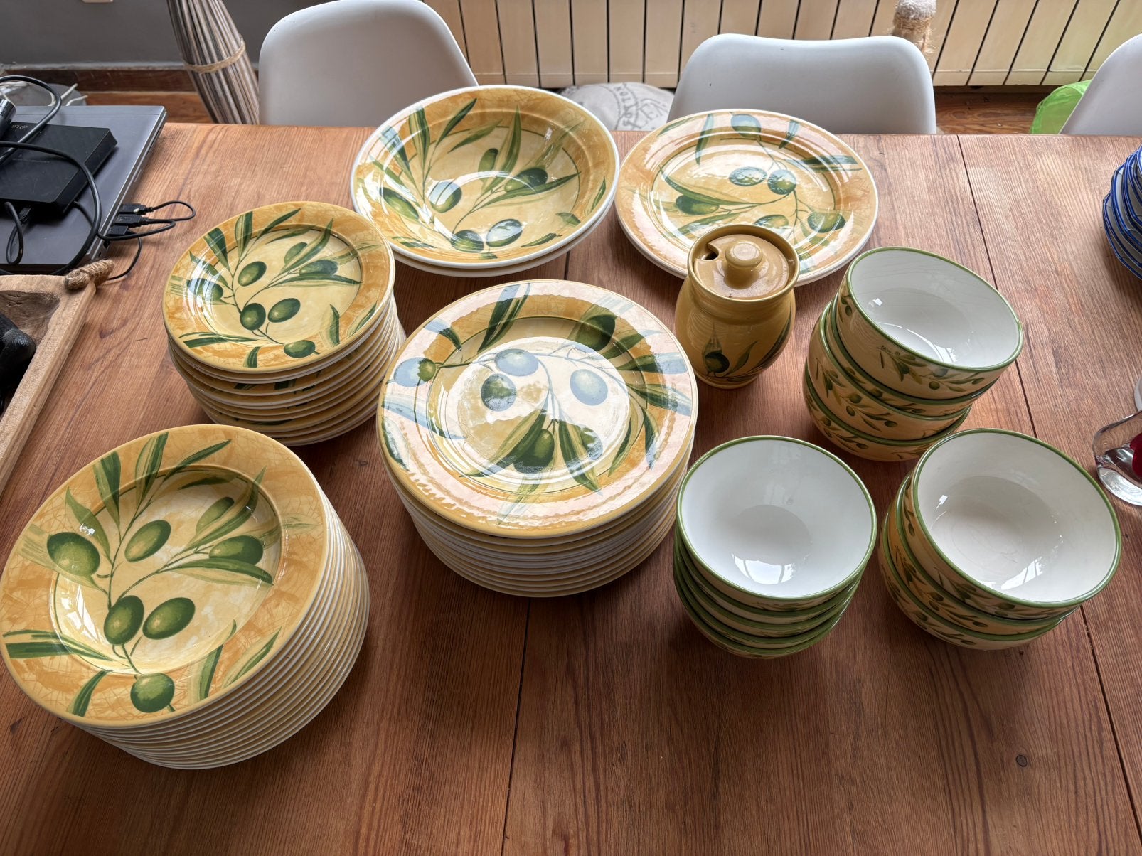 Grand service familial provencal en faience, Enlèvement, Céramique