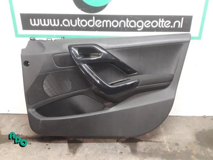 Revêtement portière 4portes avant droite d'un Peugeot 208, -, 3 mois de garantie, Utilisé, -