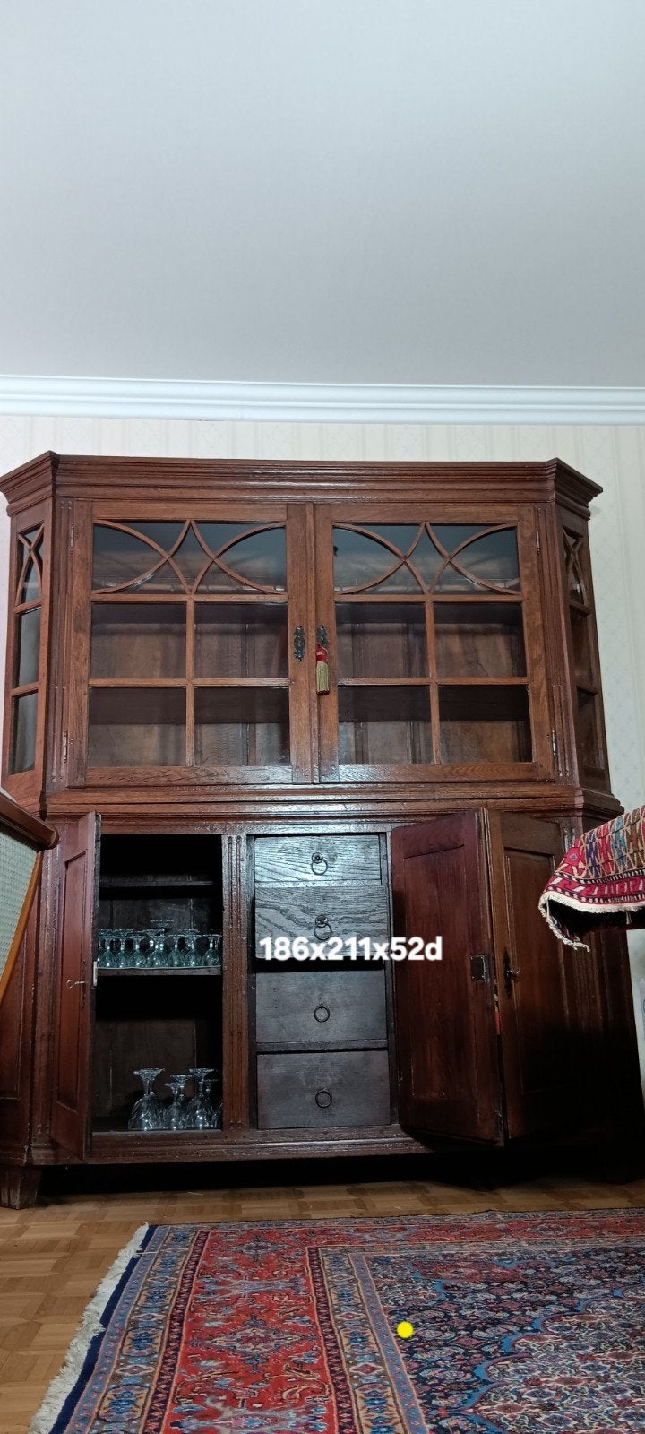 Vitrine kast, Ophalen