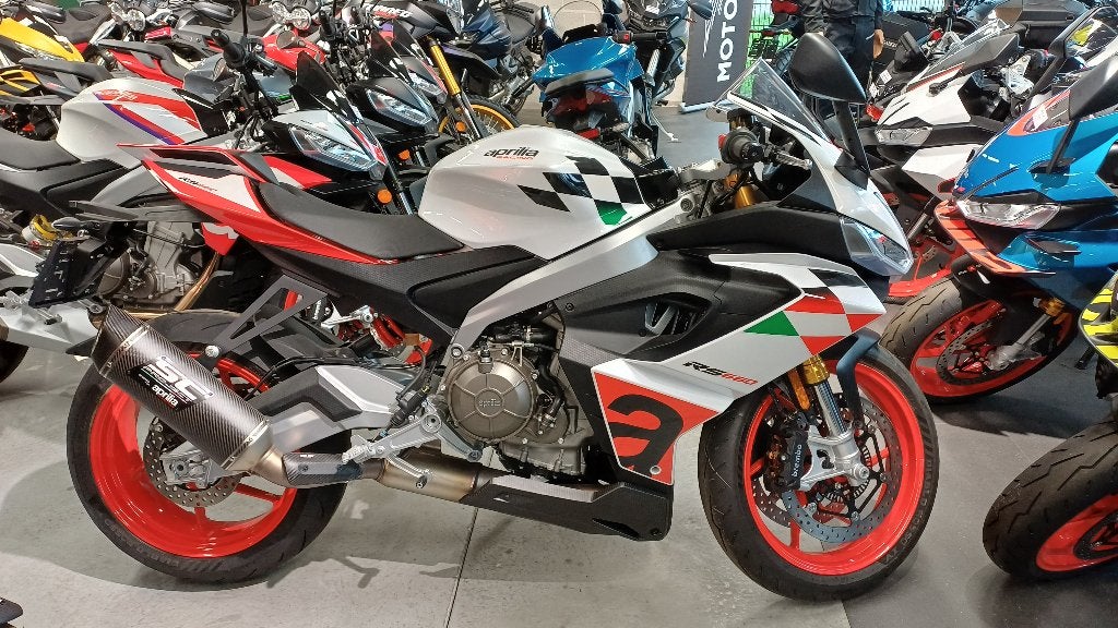Aprilia, ABS, 2 cilinders, Nieuw, Motorrijbewijs A