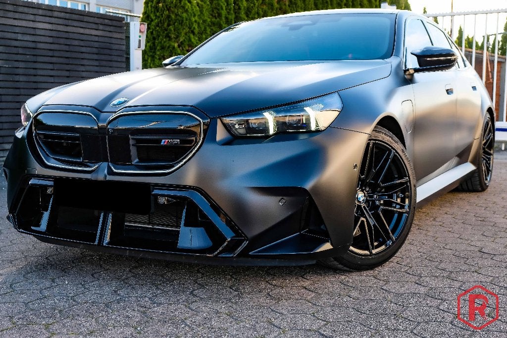 BMW M5 4.4 V8 727pk B&W 50%aftrekbaar BTWwagen Garantie, Auto's, BMW, Automaat, Euro 6, 4 cilinders, Zwart