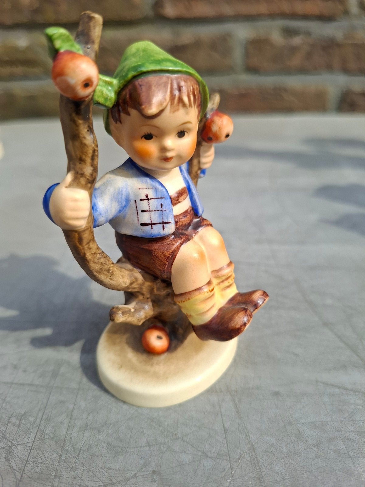 Hummel - Apple tree boy - porseleinen beeldje, Antiek en Kunst, Ophalen