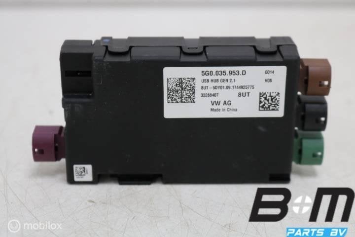 USB hub met spanningsvormer VW Passat B8 Var. GTE 5G0035953D, Utilisé