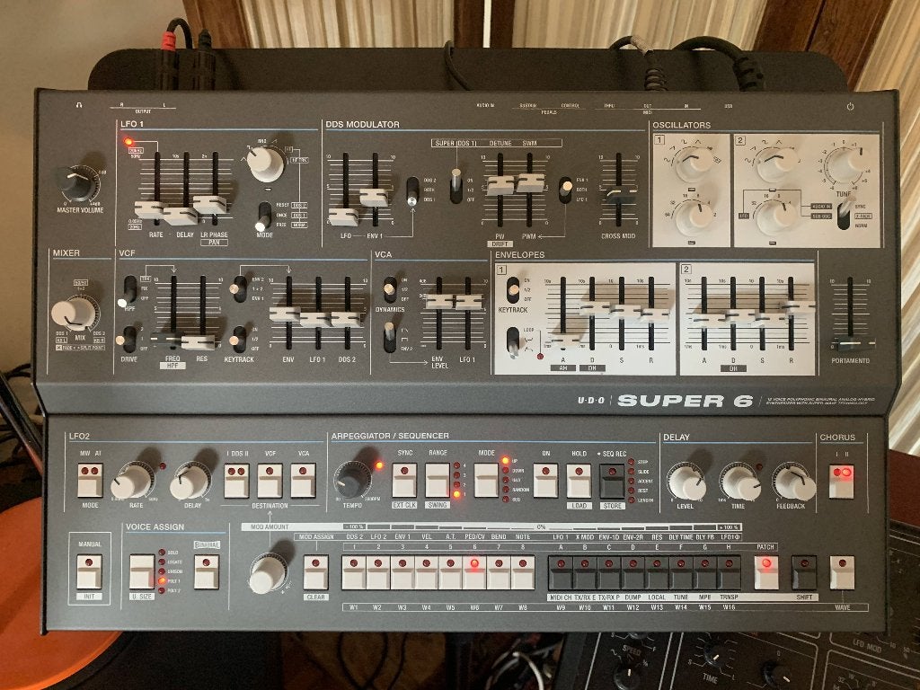 UDO Super 6 desktop, Musique & Instruments, Synthétiseurs, Enlèvement, Comme neuf, Autres marques, Avec connexion MIDI