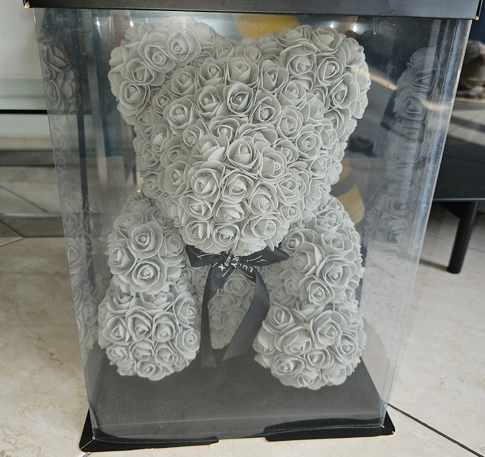 ours gris en fleurs, Enlèvement, Gris