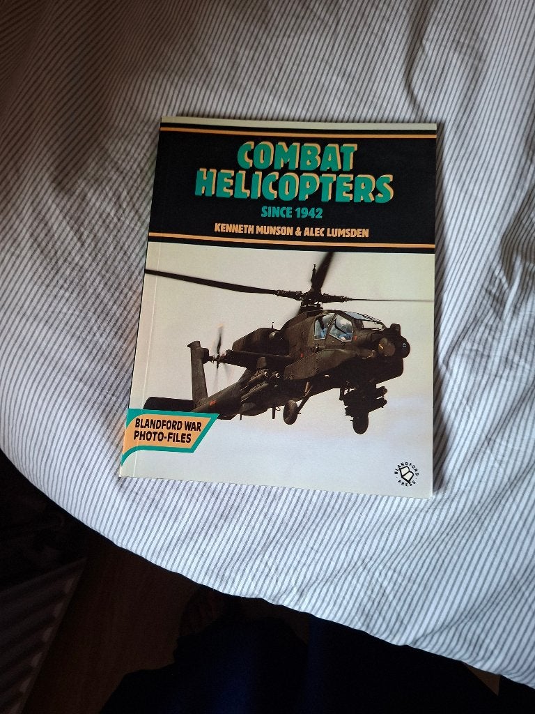 Combat helicopters (Engelstalig), Ophalen of Verzenden, Zo goed als nieuw, Algemeen