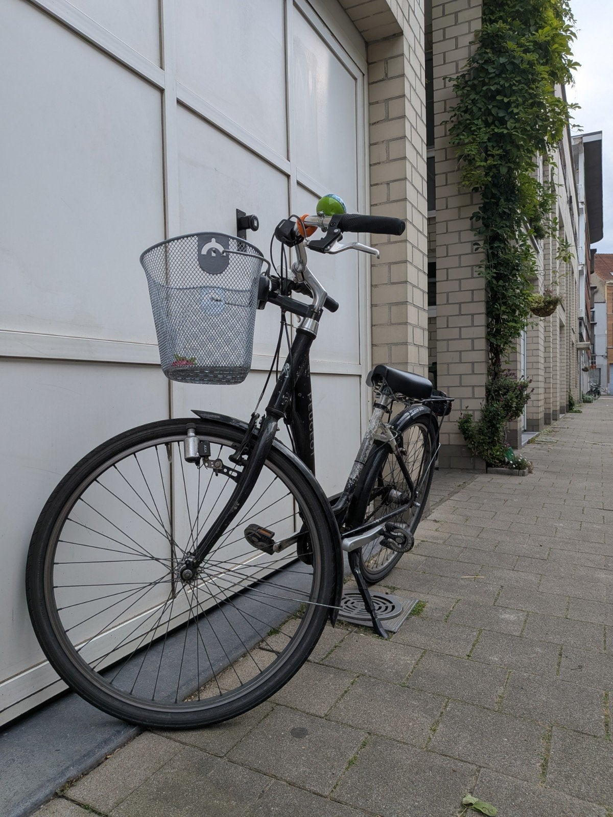 Zwarte Peugeot damesfiets. Klein formaat., Ophalen