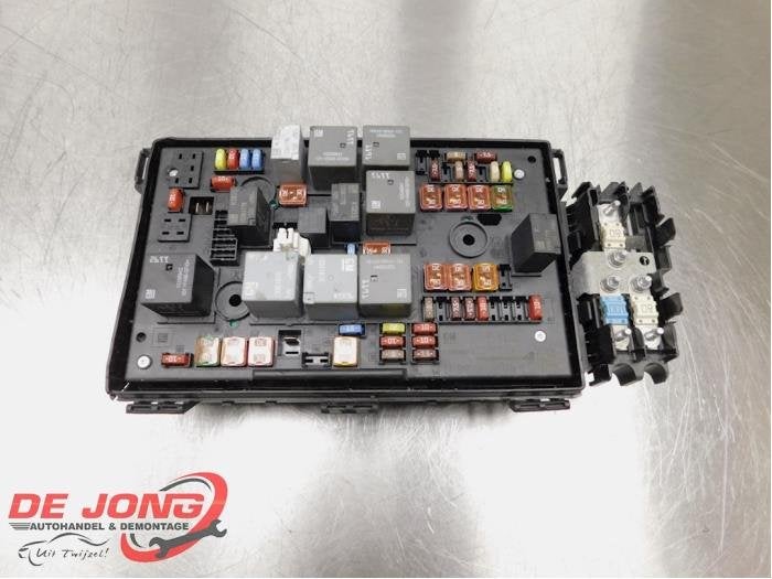 Boîte à fusibles d'un Opel Zafira C, -, Opel, 3 mois de garantie, Utilisé