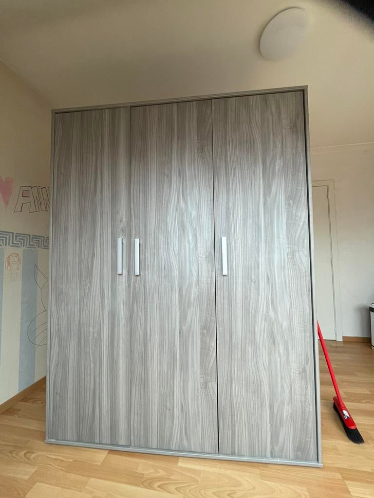 Kleerkast kinderkamer, Ophalen