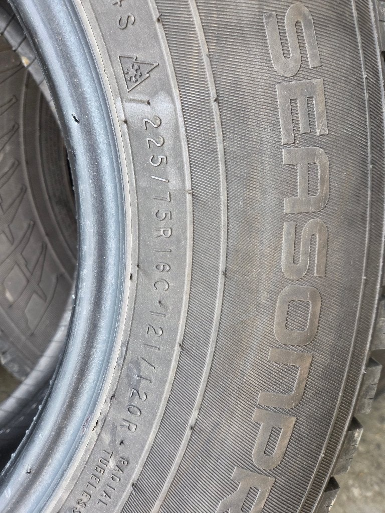 Banden Nokian Seasonproof c 225/75 r16 c 121/120r, Ophalen, 16 inch, All Season, Band(en)