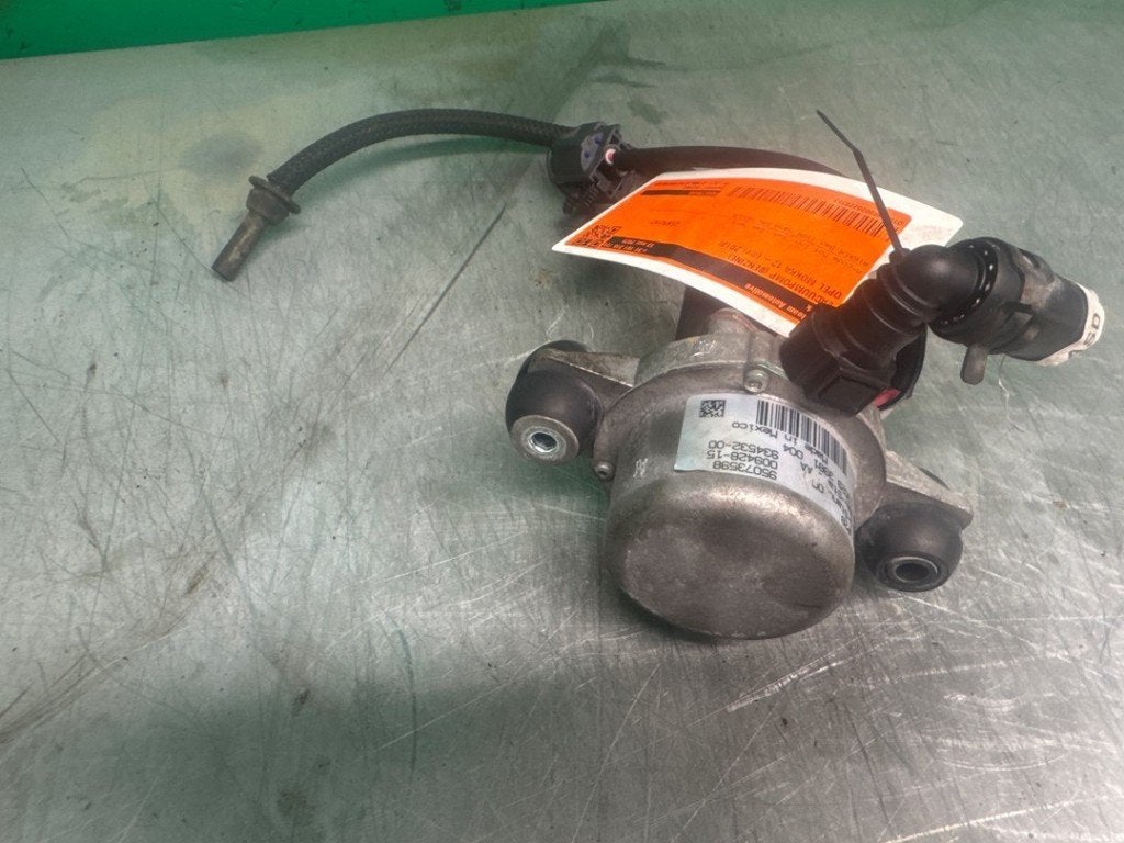 VACUUM POMPE PETROL Opel Mokka / Mokka X (|95073598|), Opel, Utilisé, Rixbecker Straße 75
59552  Lippstadt, DE, Info@forvia.com
