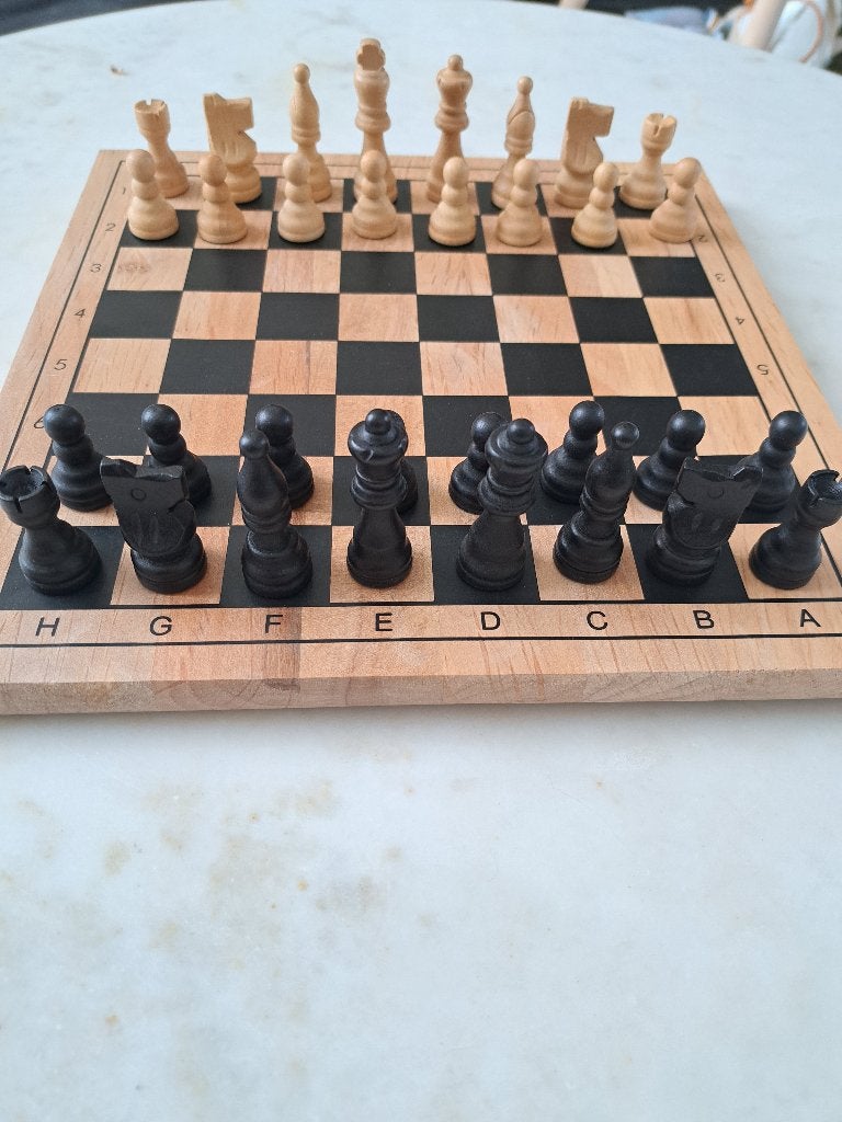 Jeux echecs / dames, Enlèvement, Comme neuf