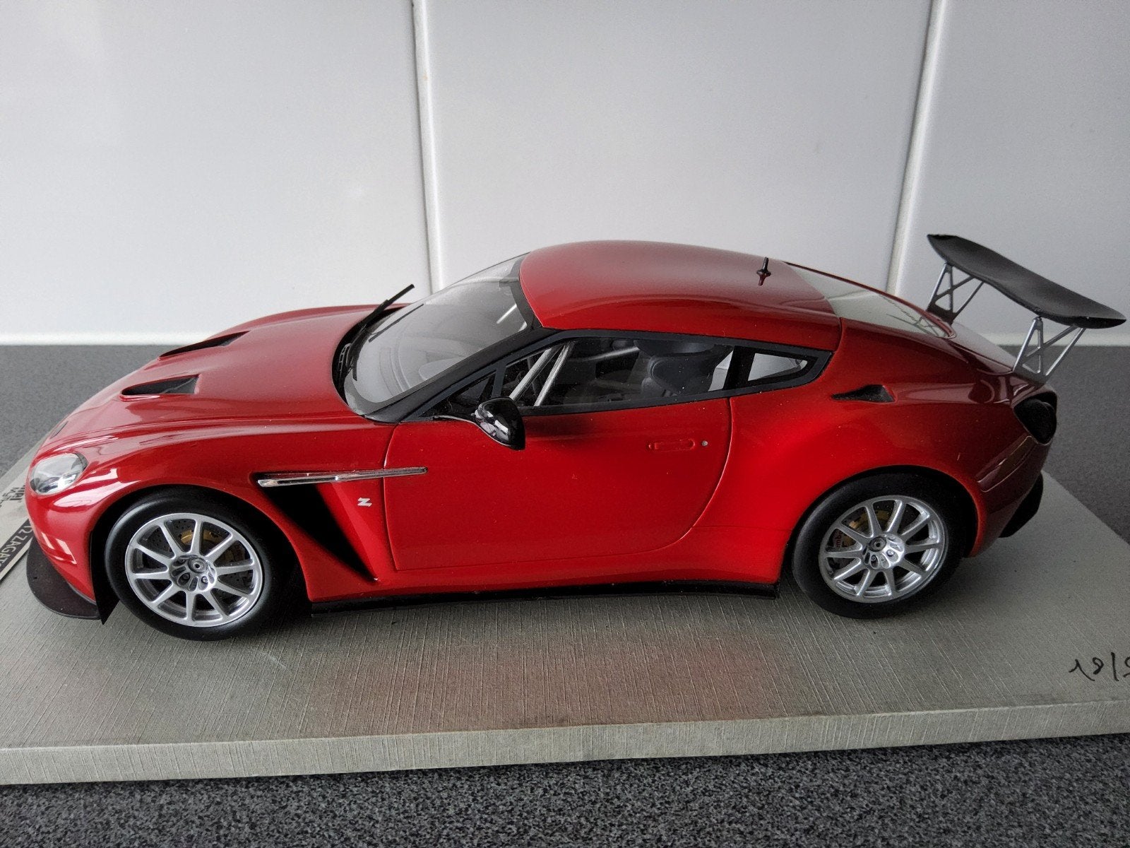 Aston Martin V12 Zagato Race., Ophalen