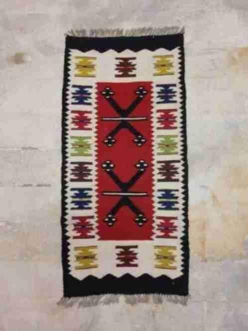Tapis Kilim rouge noir beige vert bleu 106/49 cm, Maison & Meubles, Envoi, Utilisé, Multicolore, Autres styles