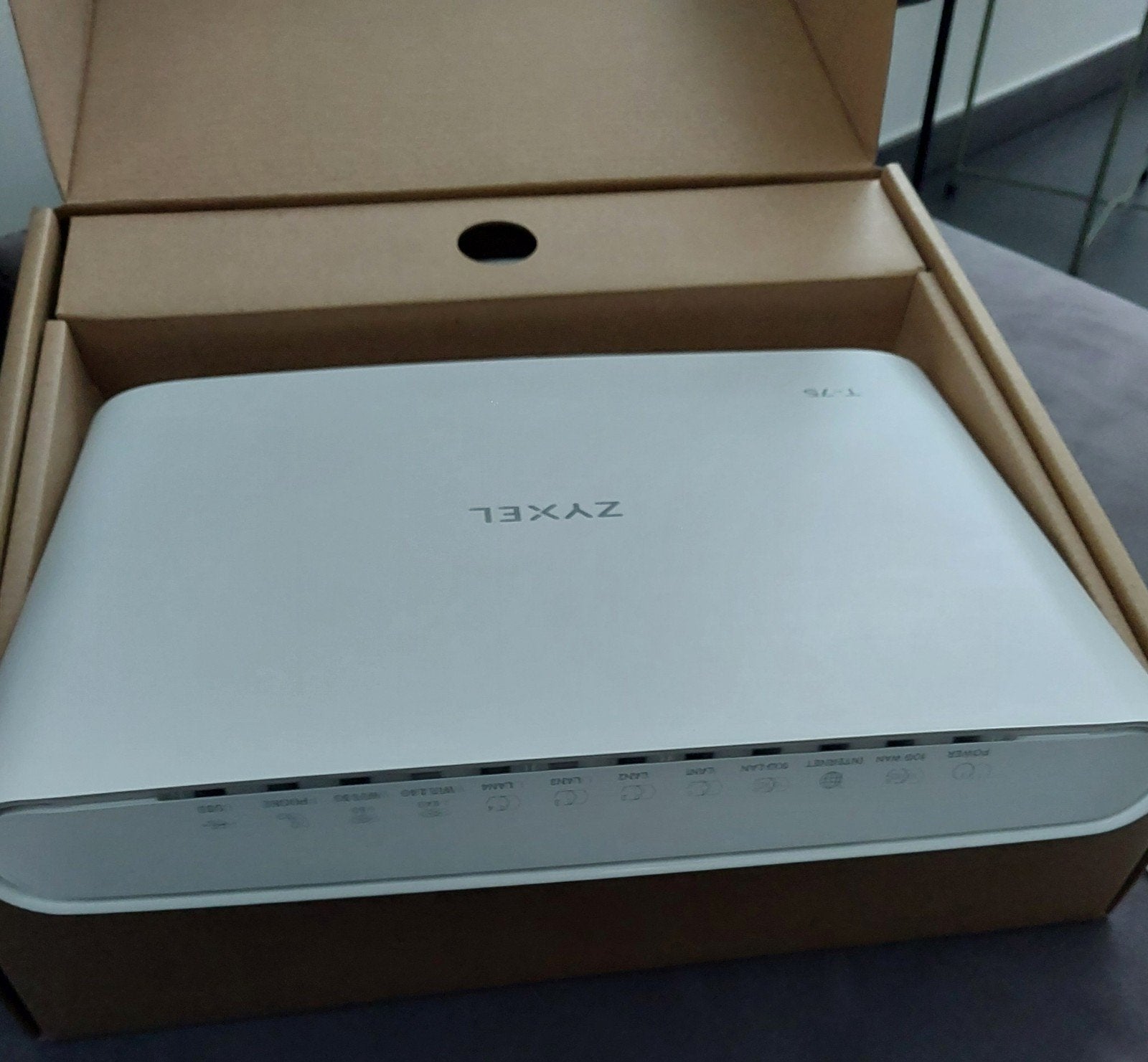 Nieuwe modem, Computers en Software, Routers en Modems, Ophalen, Nieuw, Router met modem