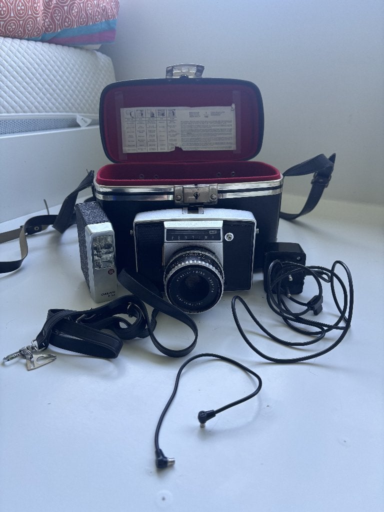Pentina camera met Carl Zeiss Jena lens, flitser en koffer, TV, Hi-fi & Vidéo, Enlèvement ou Envoi, Utilisé, Compact, Autres Marques