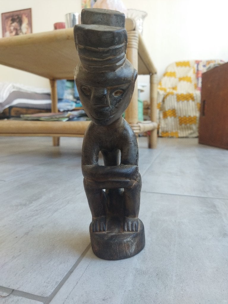 Afrikaans houten beeldje, Antiek en Kunst, Kunst | Beelden en Houtsnijwerken, Ophalen of Verzenden, Handgemaakt, 20 - 50 cm, Beeld