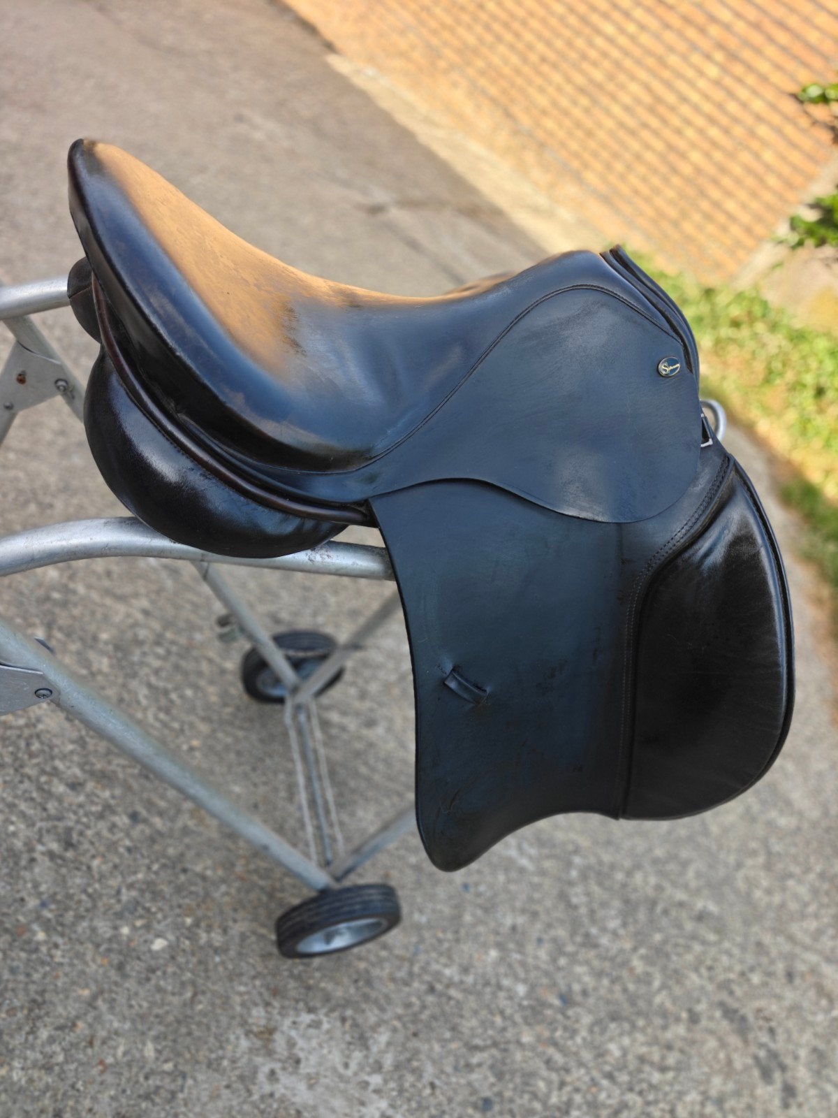 Silhouette veelzijdigheid zadel, Dieren en Toebehoren, Paarden en Pony's | Zadels, M (17 inch), Diepe zit, Ophalen of Verzenden