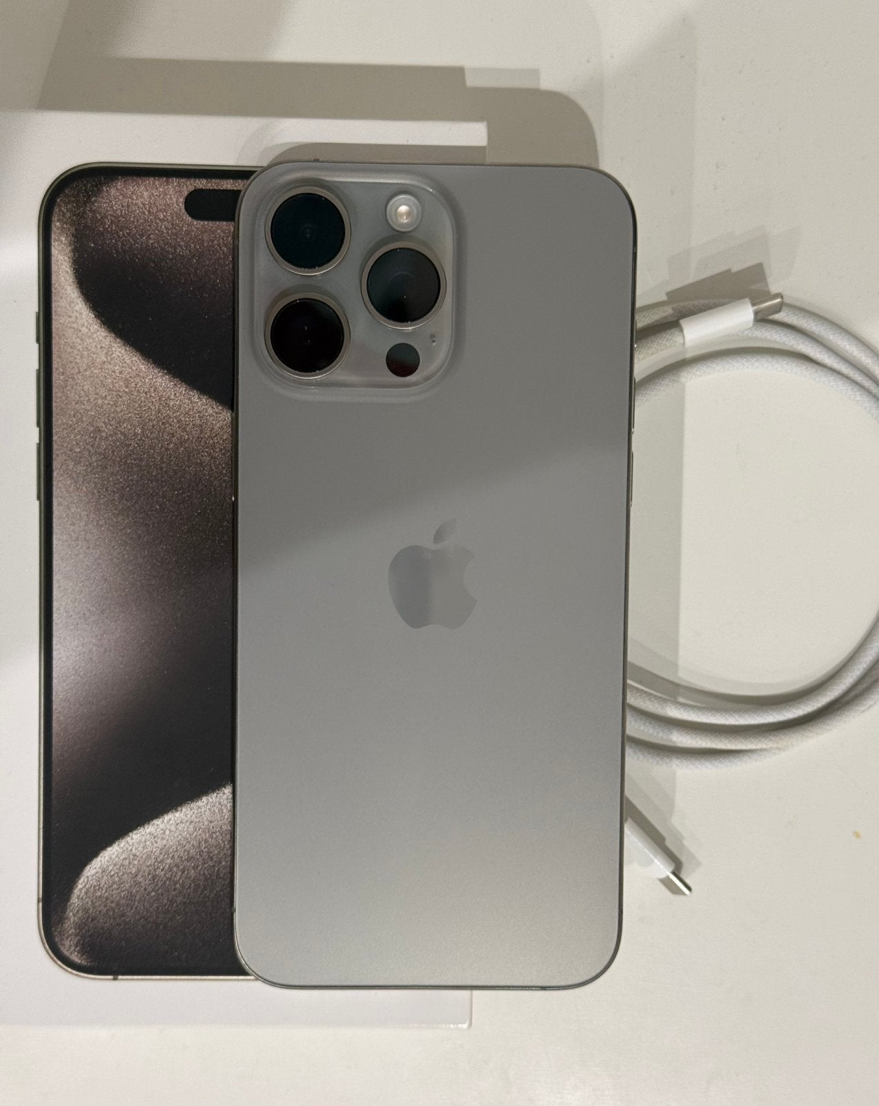 iPhone 15 Pro Max 256 Go Titane Naturel – Excellent État, Télécoms, 256 GB, Gris, IPhone 15 Pro Max, Comme neuf