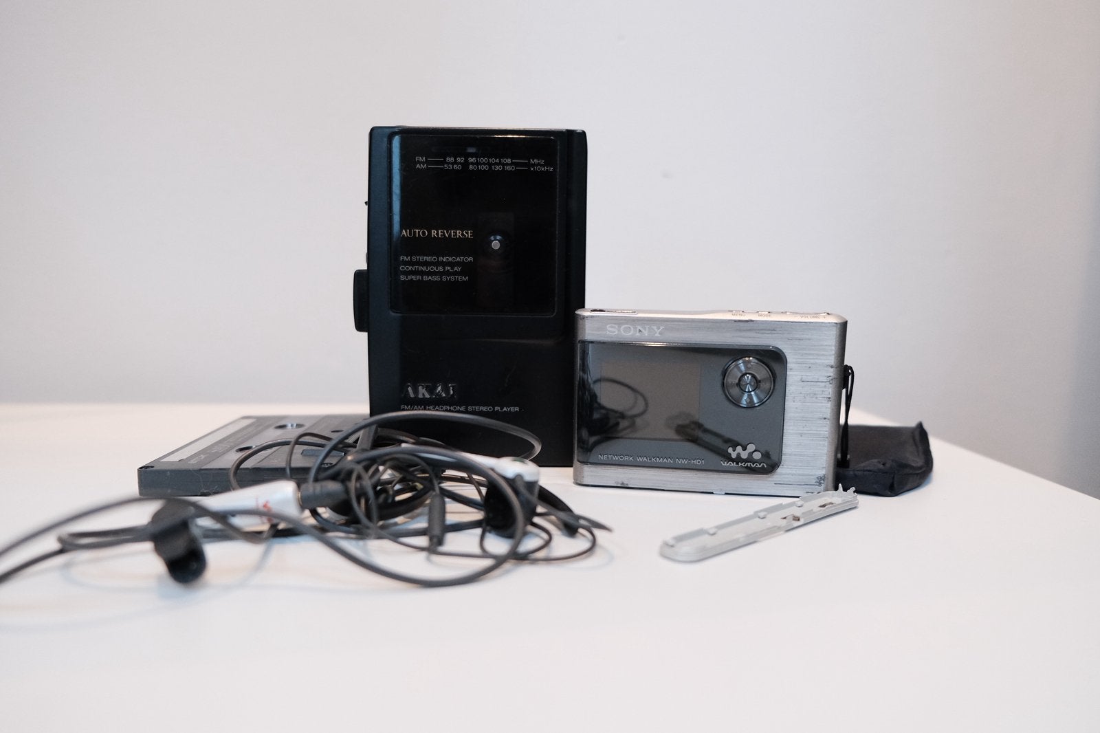 Sony walkman - Akai : voor onderdelen of herstellen, TV, Hi-fi & Vidéo, Walkman, Discman & Lecteurs de MiniDisc, Enlèvement ou Envoi