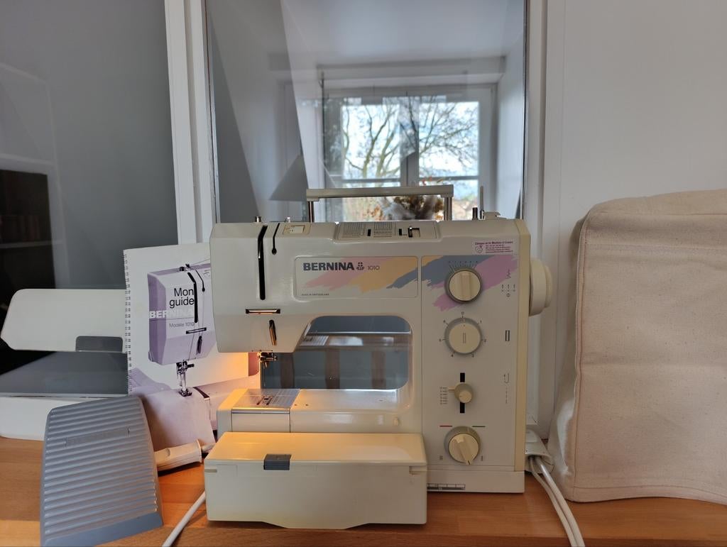 Bernina 1010 naaimachine, Hobby en Vrije tijd, Naaimachines en Toebehoren, Naaimachine, Bernina, Ophalen