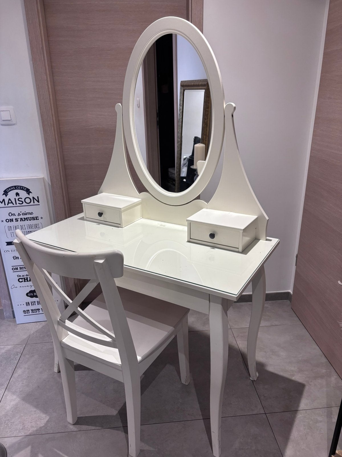 Coiffeuse Ikea avec chaise, Maison & Meubles, Tables | Coiffeuses, Utilisé, 50 à 100 cm, Bois, 150 à 200 cm