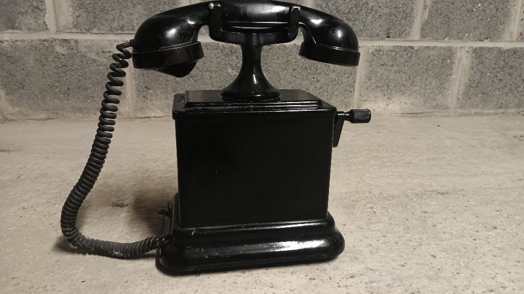 Téléphone à manivelle, Enlèvement