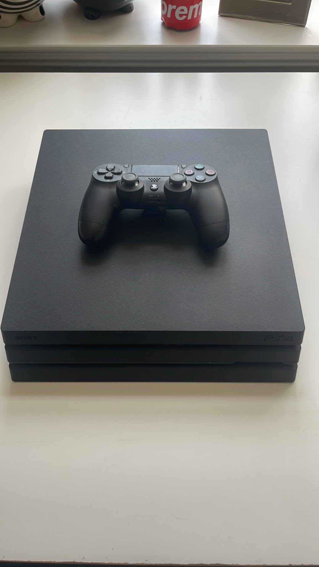 Playstation 4 pro, y compris la manette et tous les câbles, Enlèvement ou Envoi, Comme neuf, Pro