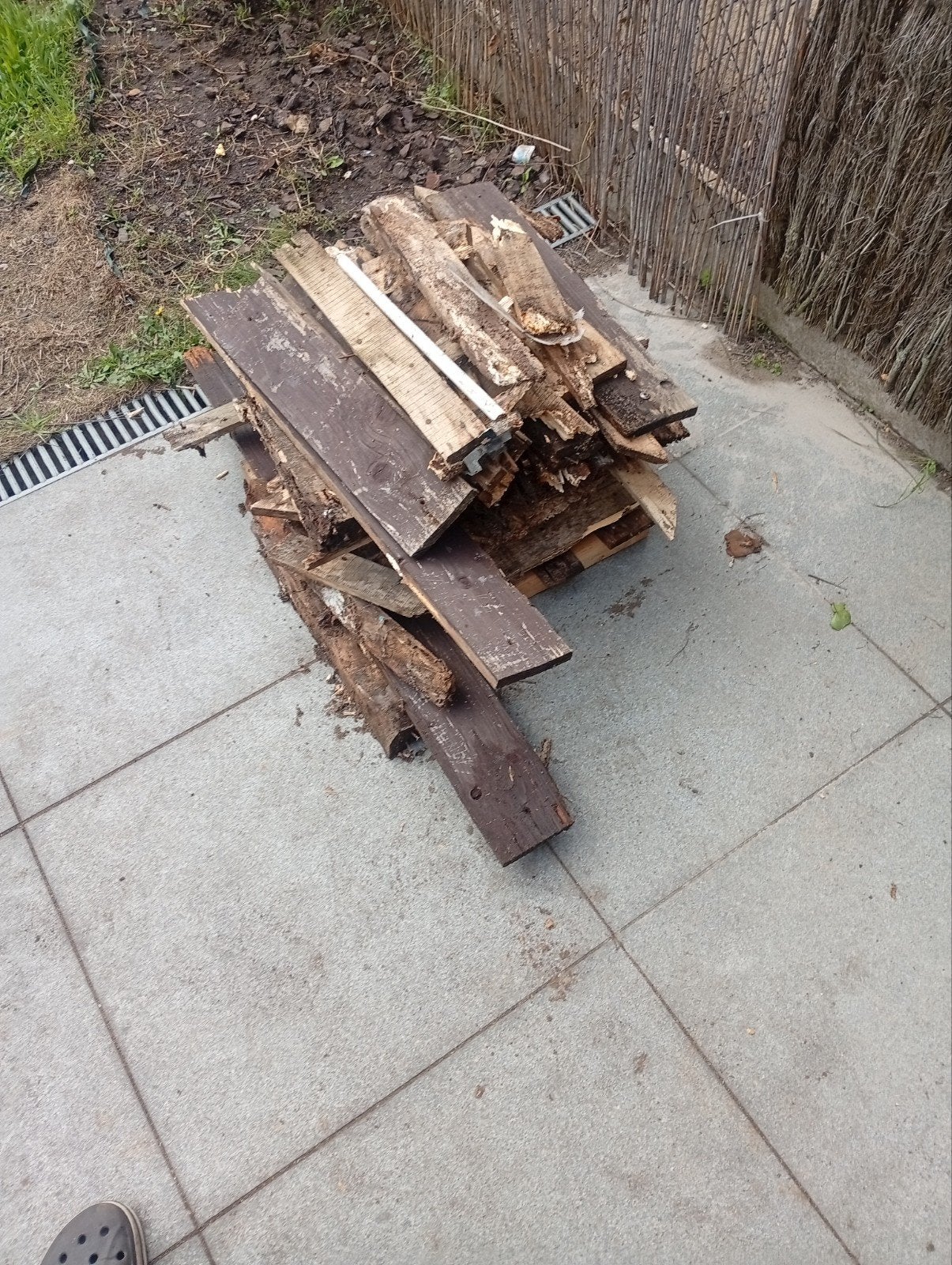 gratis hout, Enlèvement