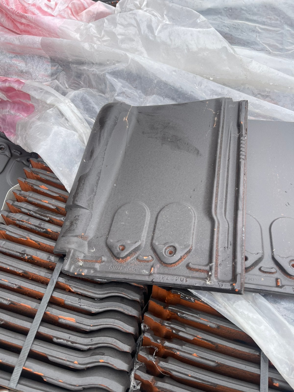 Nieuwe zwarte dakpannen, Doe-het-zelf en Bouw, Dakpannen en Dakbedekking, Ophalen, Steen of Klei, Zwart, Nieuw