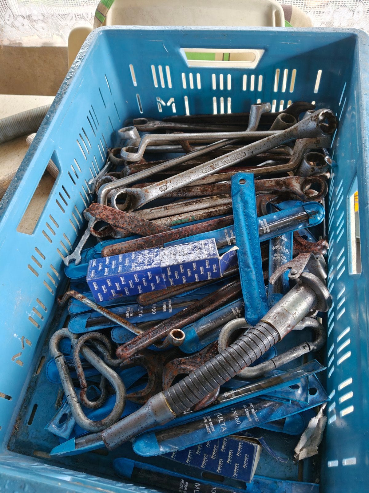 Partij steek en ringsleutels / boren, Ophalen